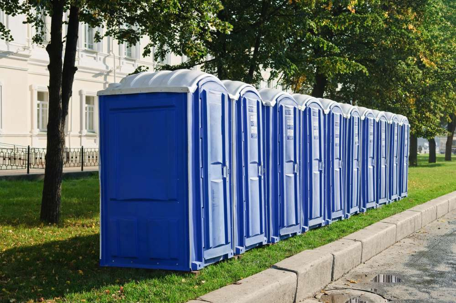 Construction Site Porta Potties: Essential Rentals for Commercial Projects in Los Angeles, CA